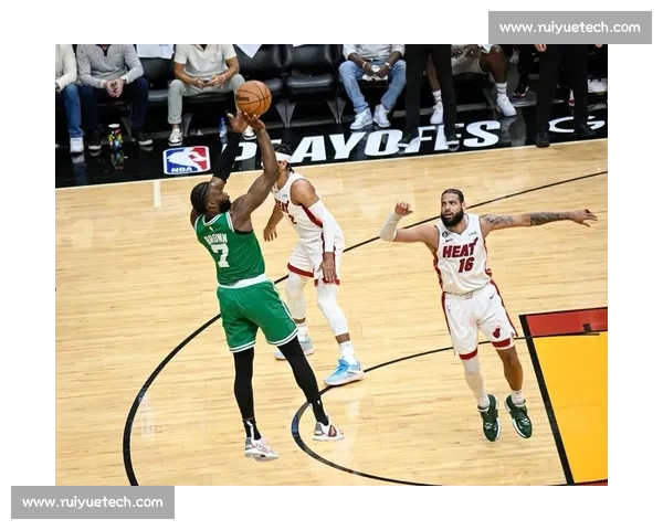 热火对决凯尔特人大比分悬念拉满系列赛走向成焦点东西部豪强碰撞引爆关注